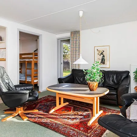 8 Person In R M * Sonderby (Romo)